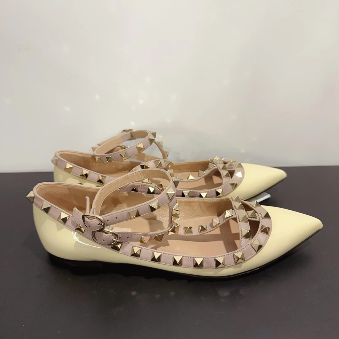 99新 Valentino/华伦天奴 平底鞋 尺码36.5成色看直播GSL3577