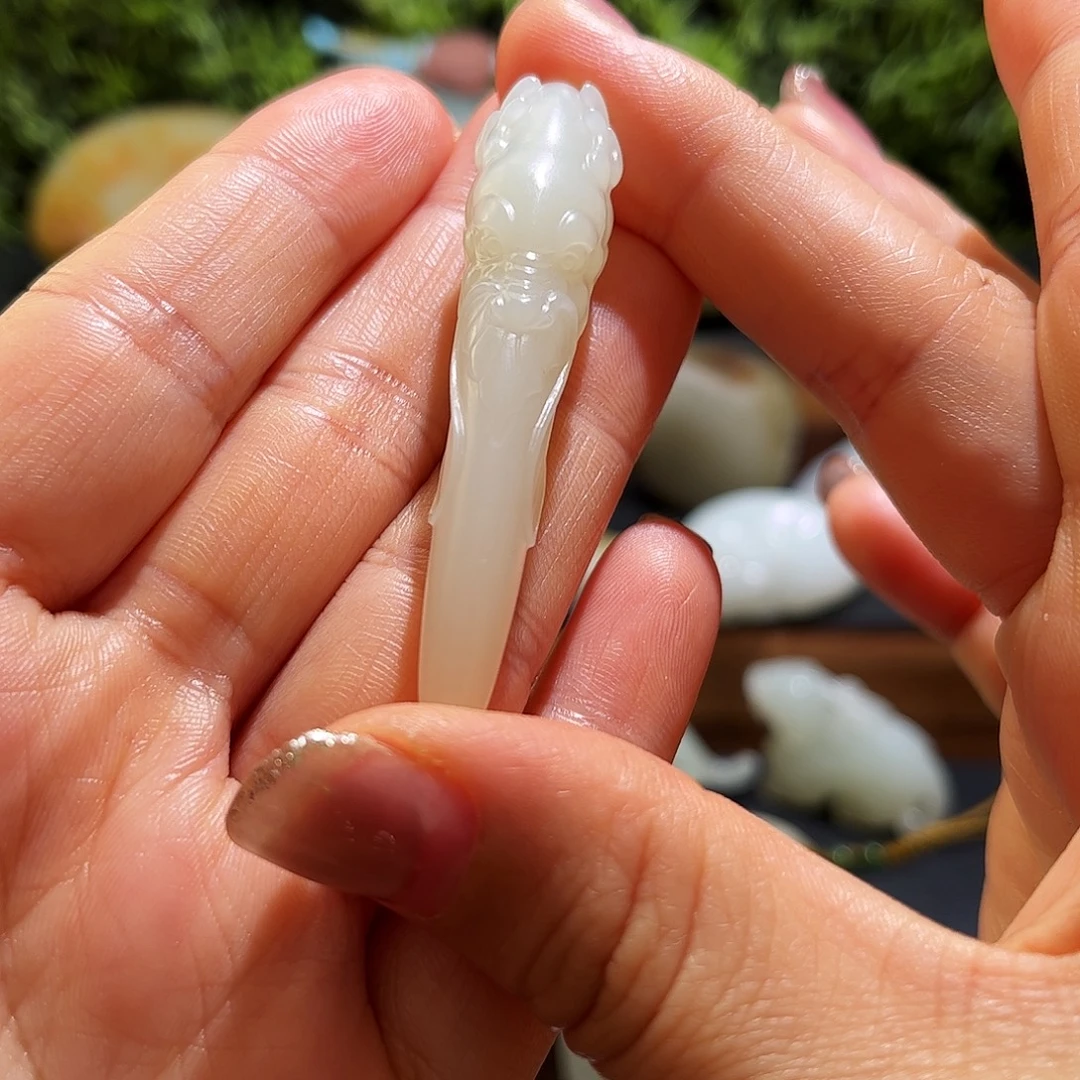 和田玉（糖玉）未镶嵌吊坠(赠链)且末龙牙