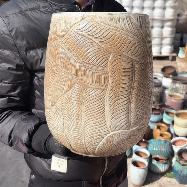 红陶复古芭蕉叶口径20高度30