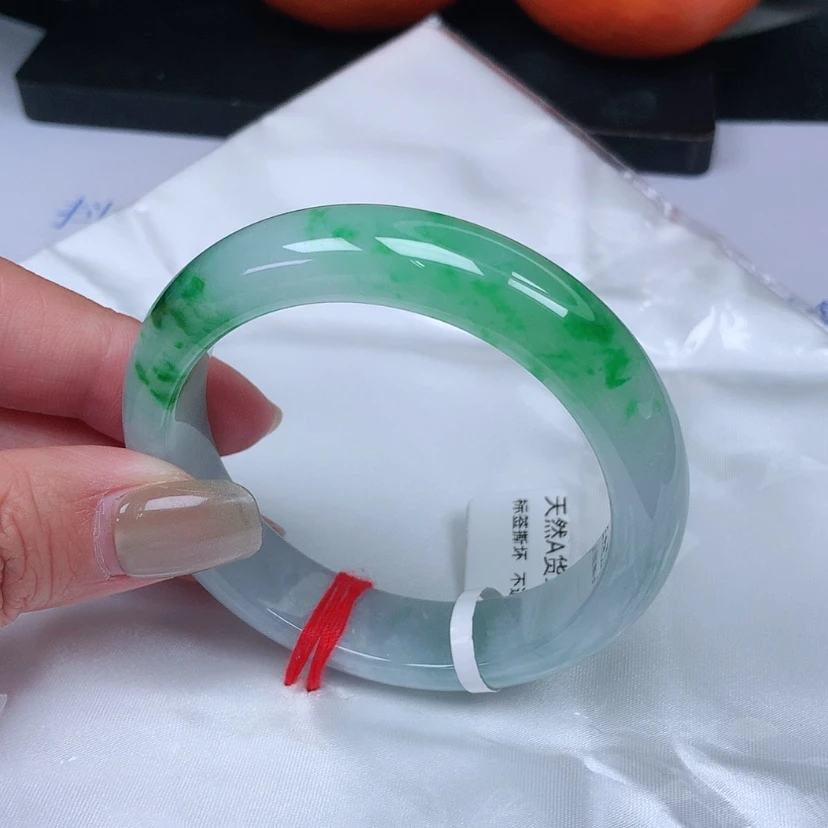【闪购商品】翡翠手镯未镶嵌伊*，