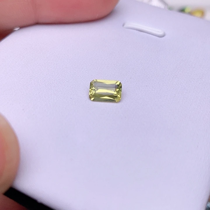 蓝宝石裸石未镶嵌小**麻