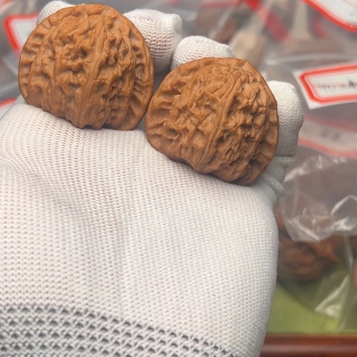午***睡吊坠文玩核桃40三角白
