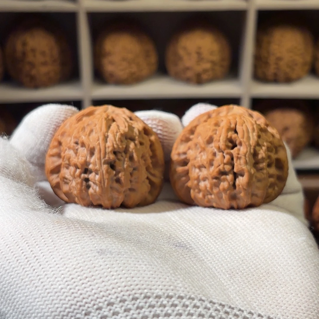 文玩核桃把件40尺全品三角白