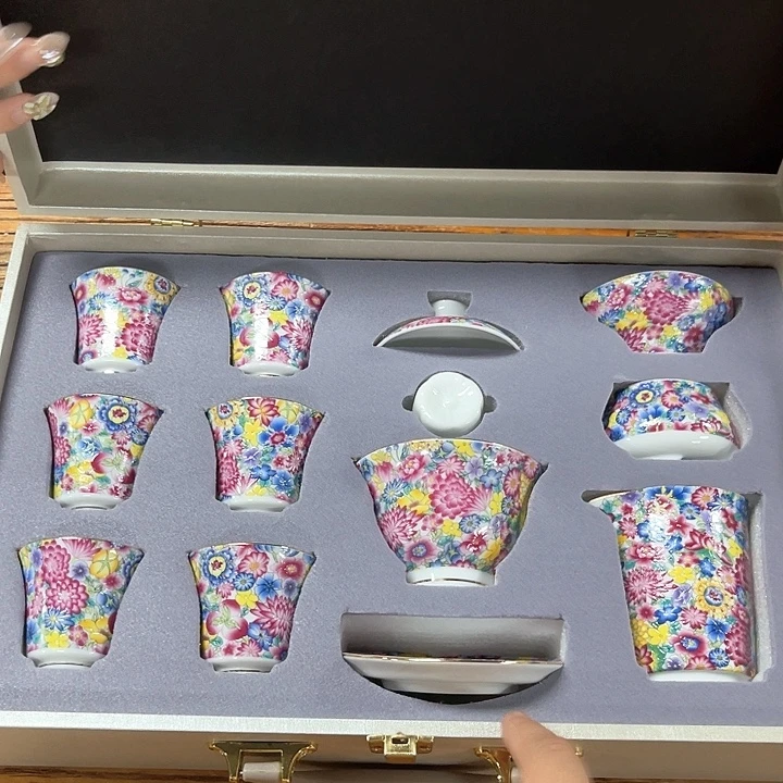 孤品茶具套装等。