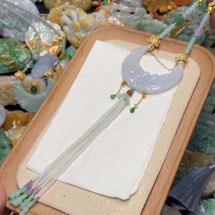 翡翠颈饰未镶嵌吊坠