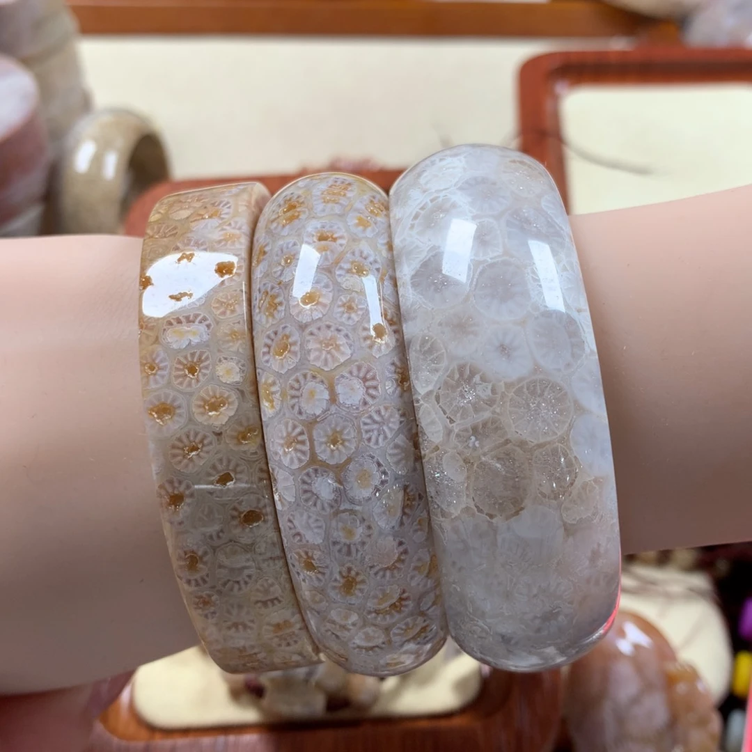 硅化珊瑚（珊瑚玉）玻璃花手镯五折。漏。可挑。未镶嵌