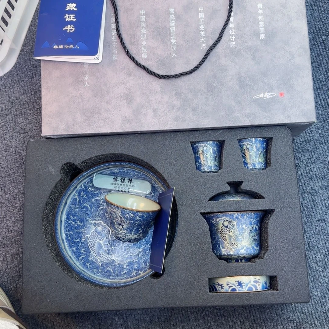 瓷片盖碗很精致很好看