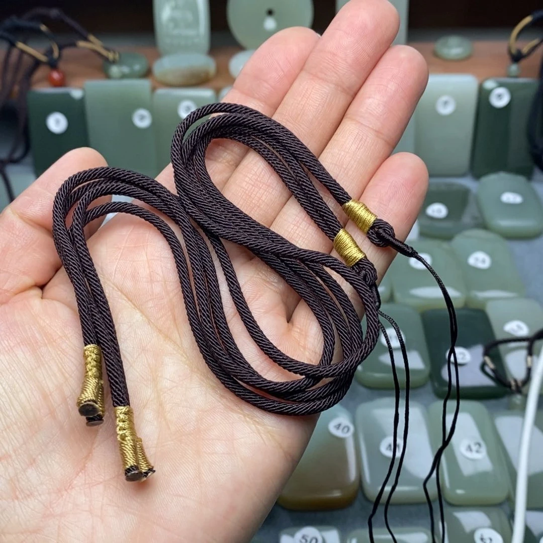 和田玉颈饰未镶嵌情*