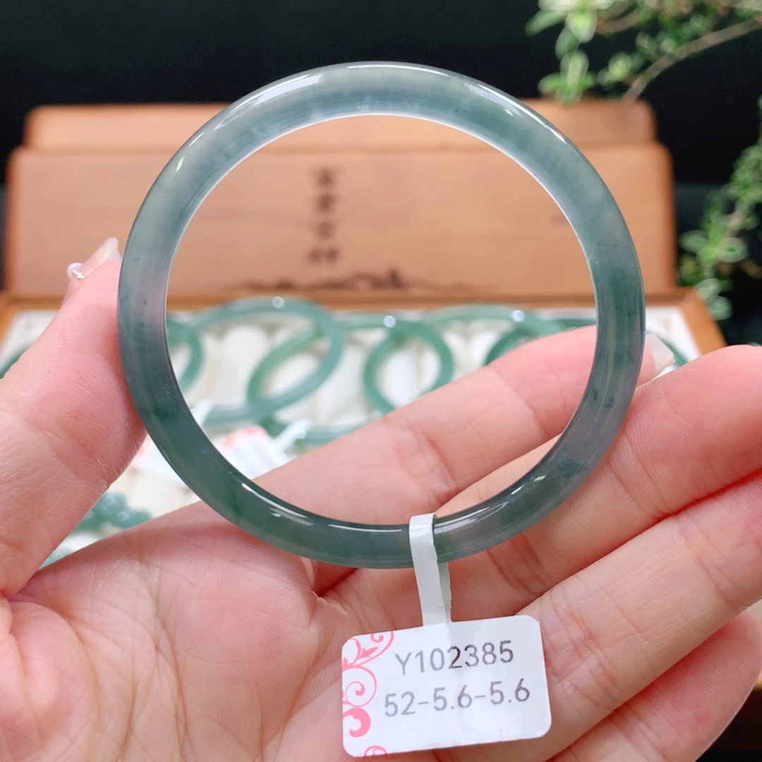 翡翠手镯未镶嵌天然