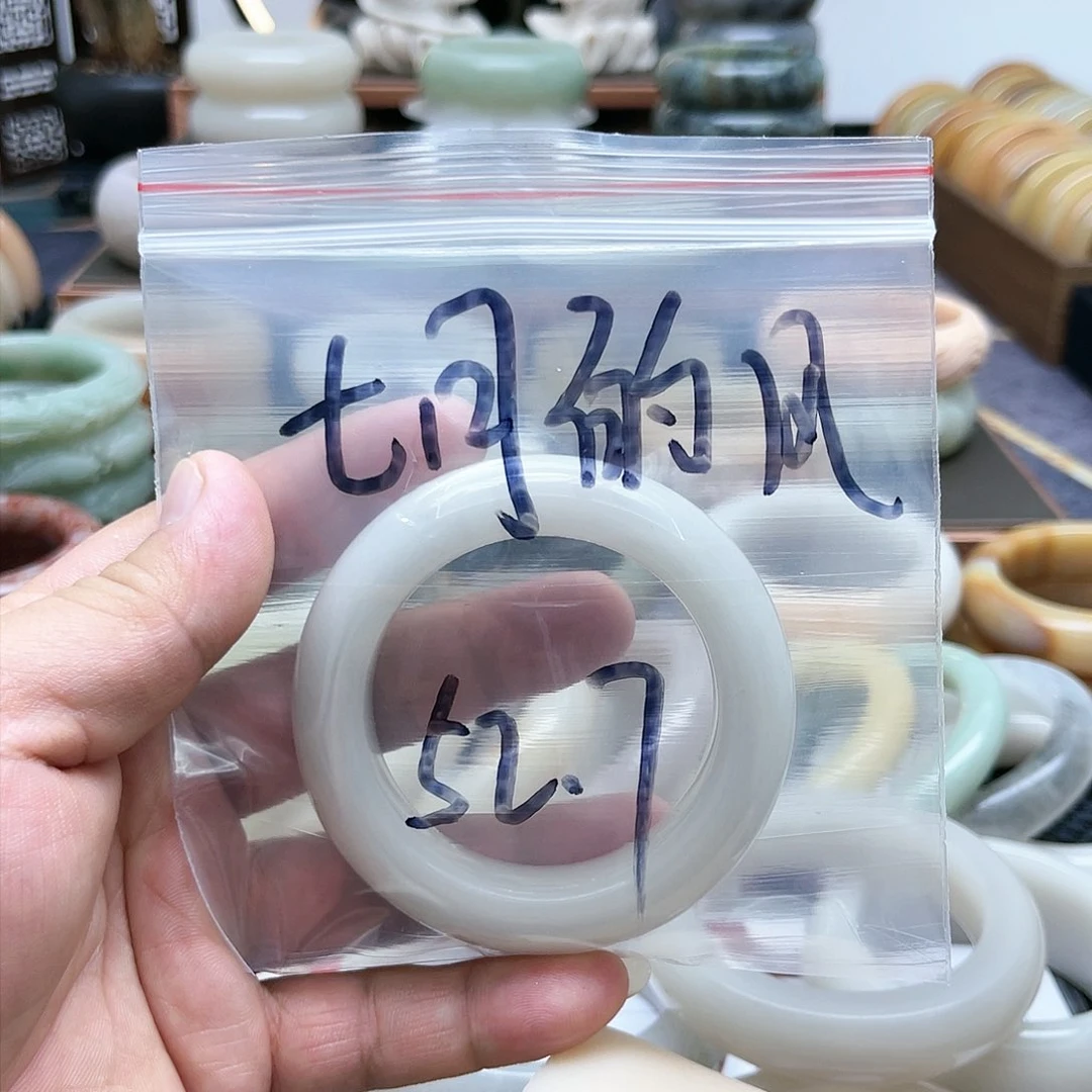 石英质玉手镯未镶嵌七**风