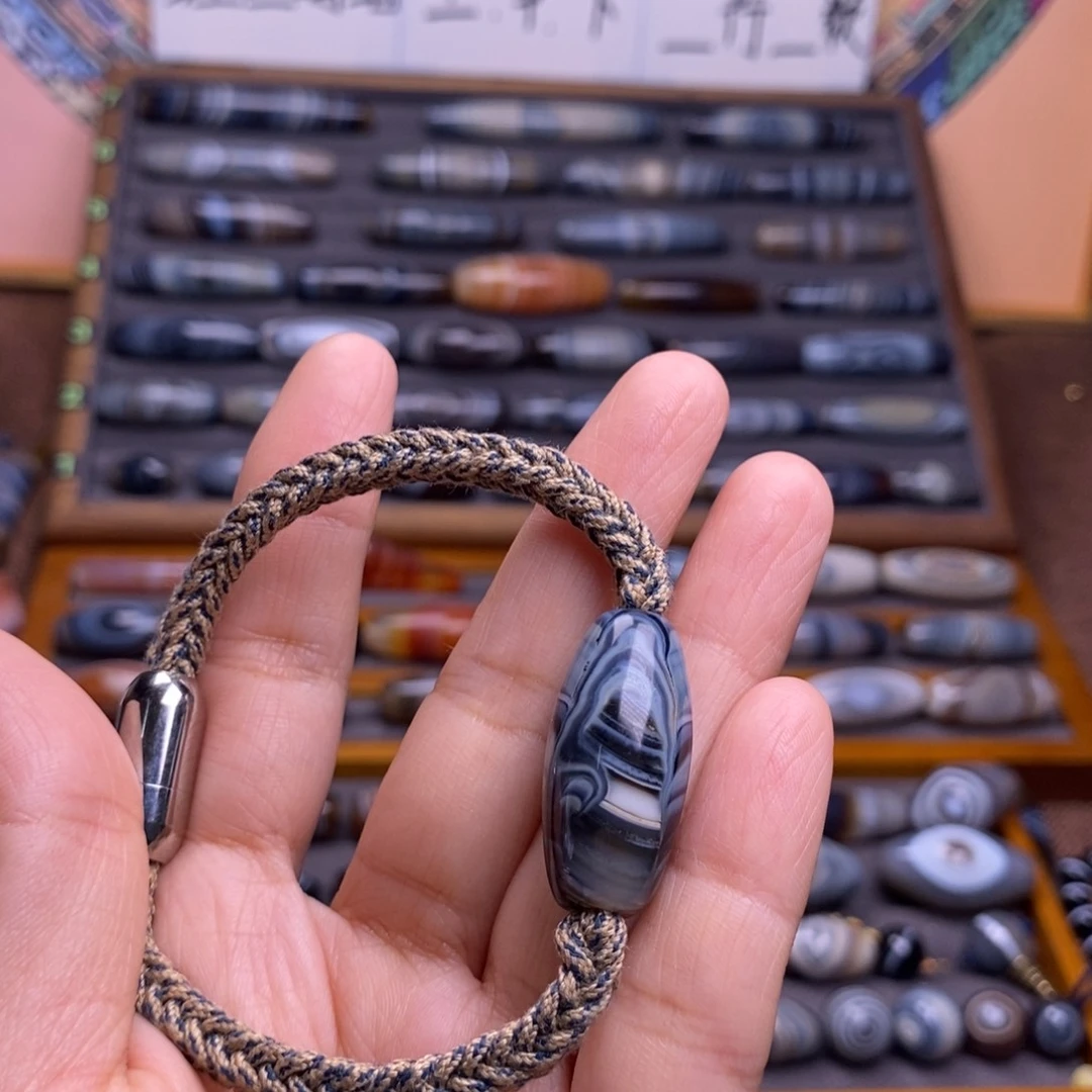 陌***矣玛瑙/玉髓颈饰未镶嵌