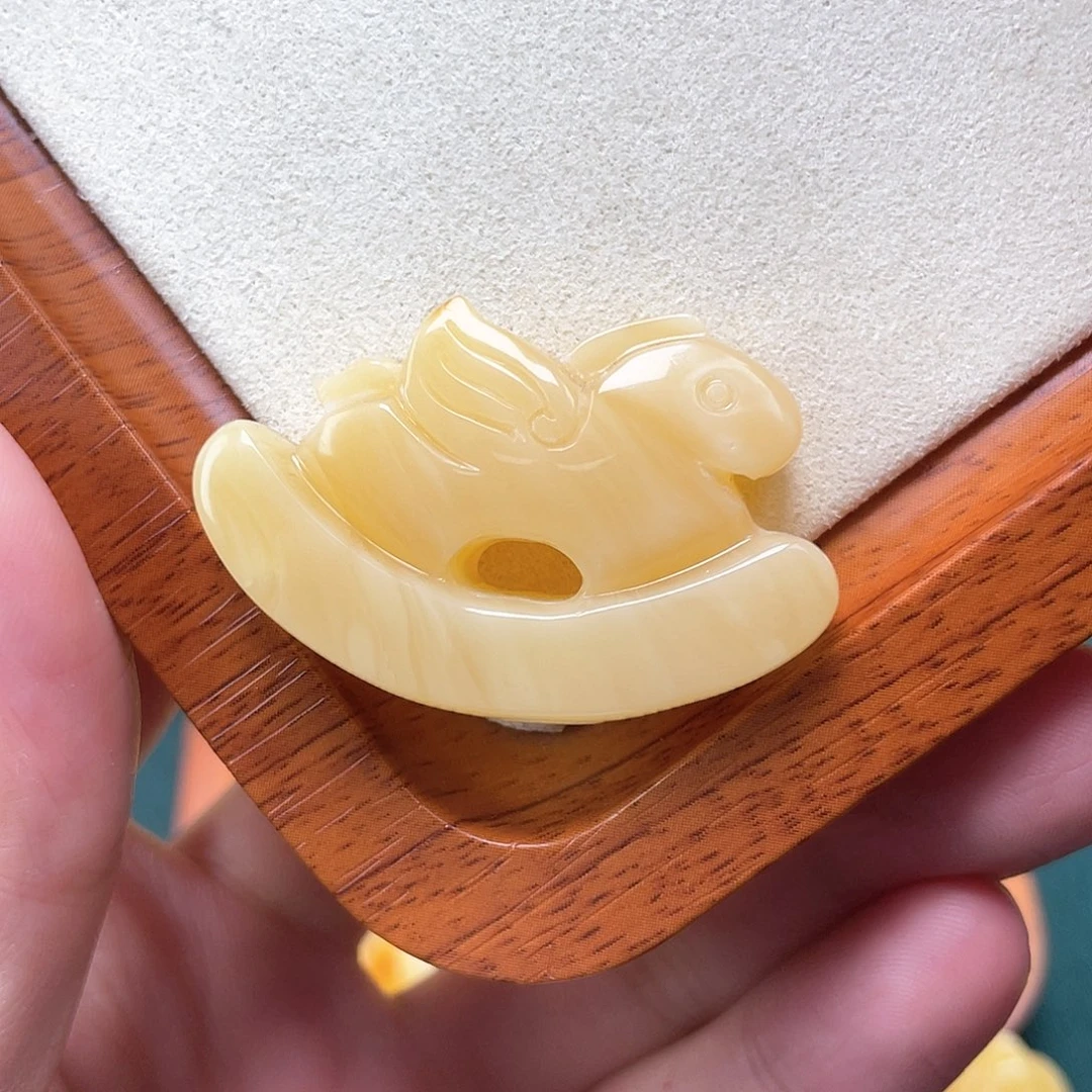 琥珀裸石未镶嵌蜜蜡