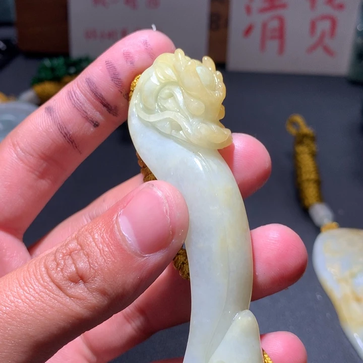翡翠未镶嵌颈饰保真天然a货翡翠