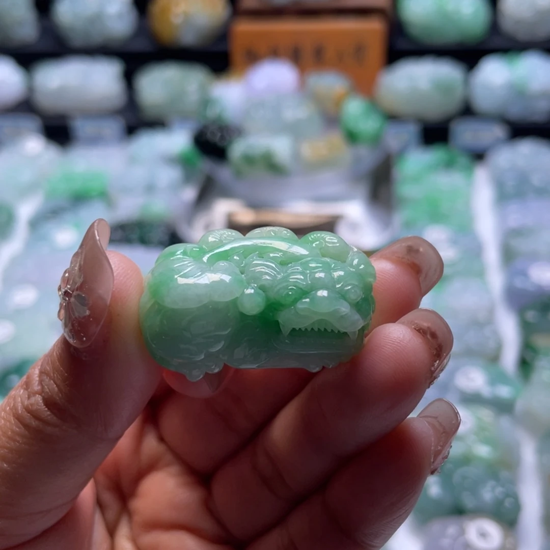 翡翠颈饰未镶嵌貔貅