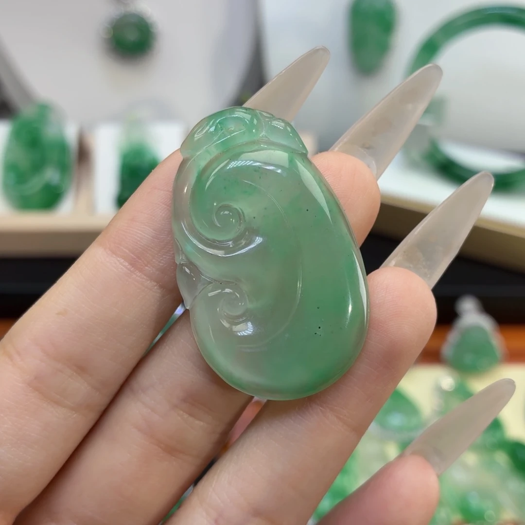 石英质玉（非洲翠）未镶嵌颈饰AB