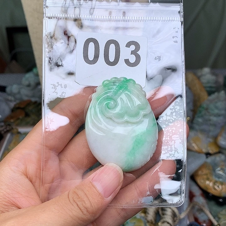 翡翠未镶嵌颈饰北****?翡翠