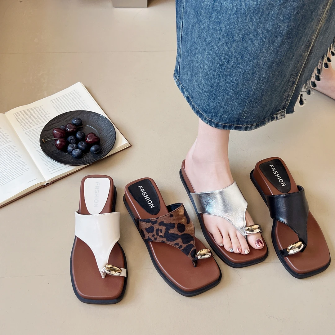 网红高级感防滑厚底坡跟人字拖女夏外穿2025新款增高法式凉拖鞋子