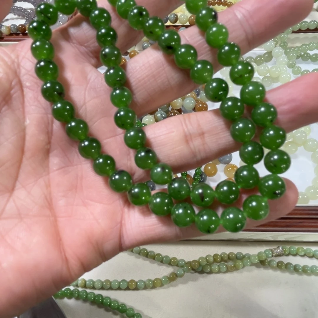 颈饰未镶嵌和田玉（碧玉）