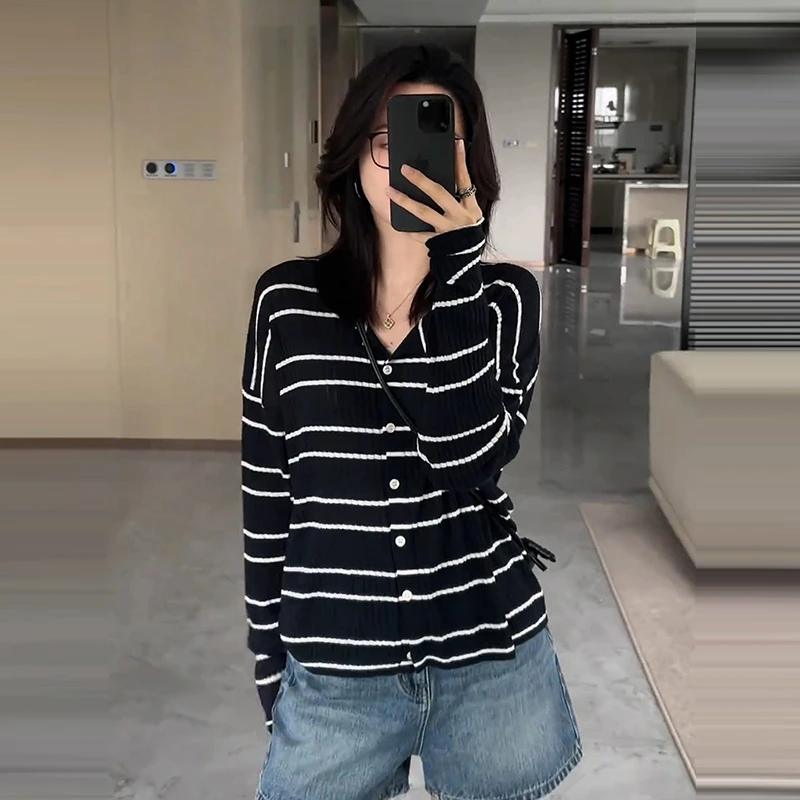 韩系休闲条纹撞色长袖针织衫2025秋冬新款单排扣宽松设计感上衣女