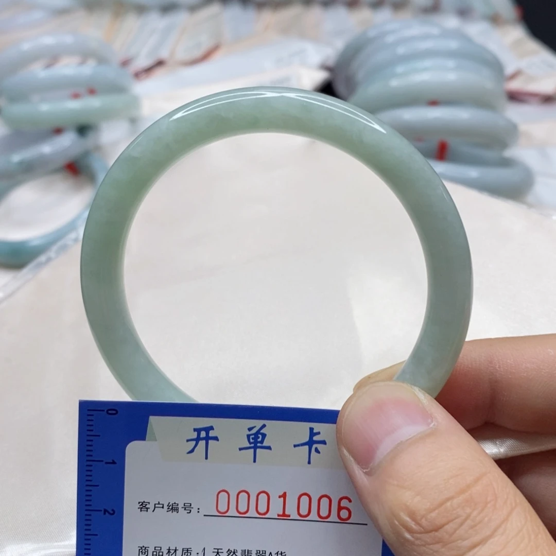 翡翠手镯未镶嵌翡翠