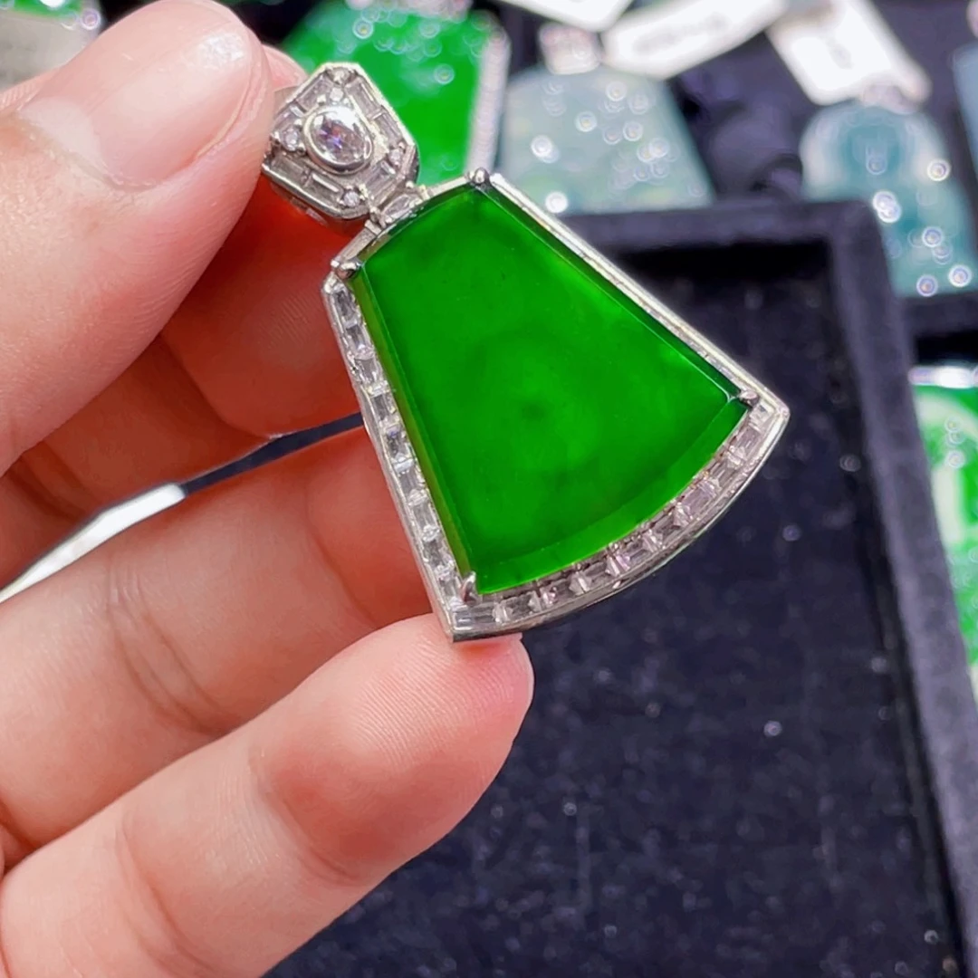 翡翠未镶嵌颈饰5，