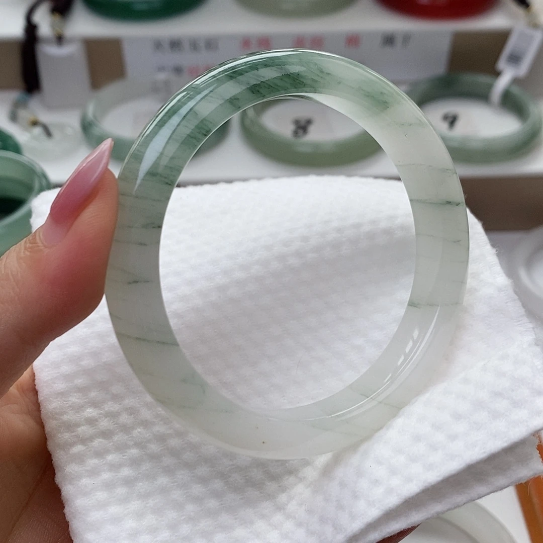 未镶嵌手镯石英质玉