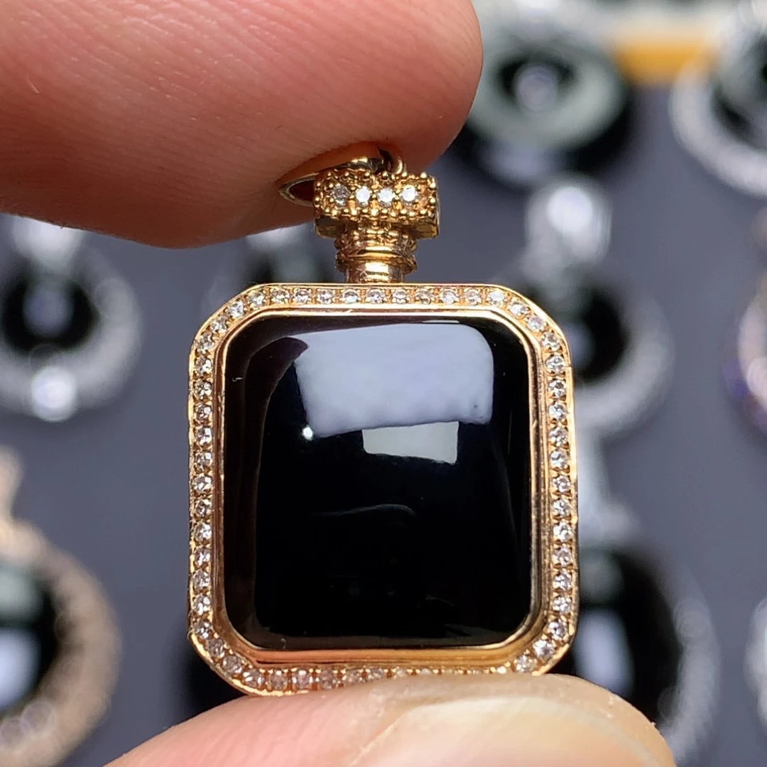 颈饰18K金镶嵌翡翠墨翠吊坠