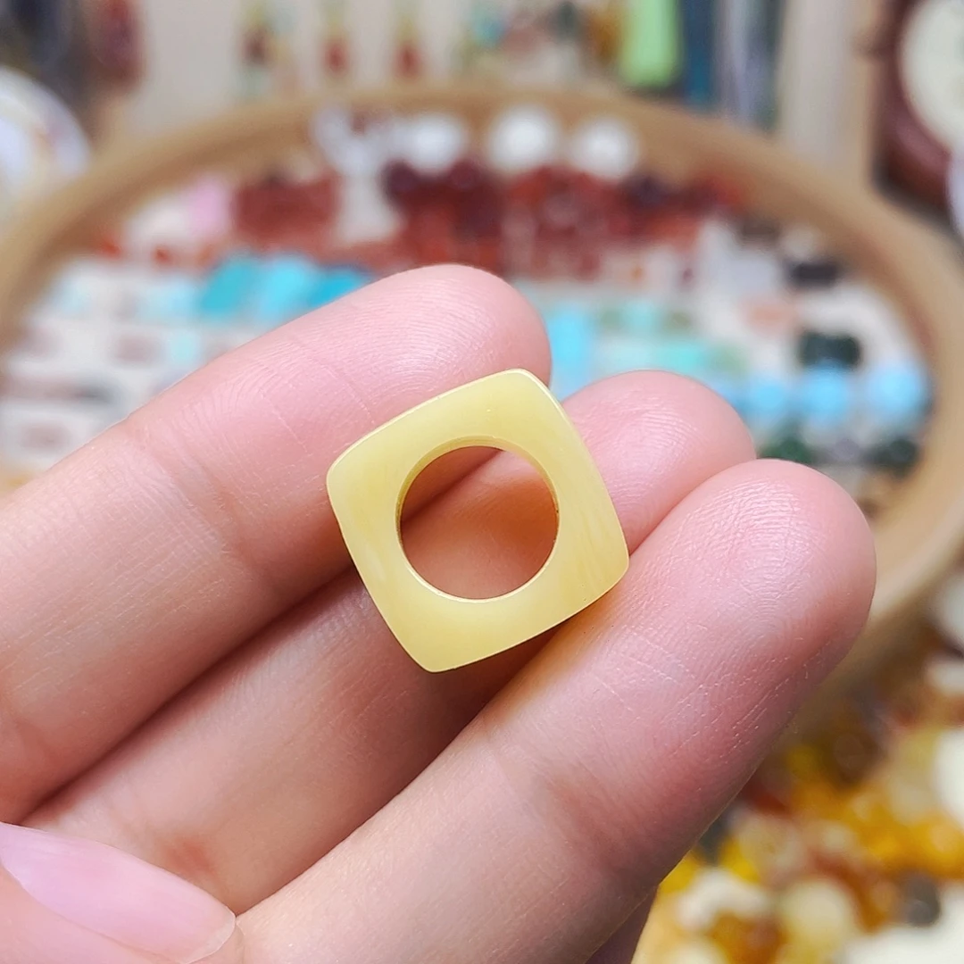 琥珀未镶嵌裸石订制