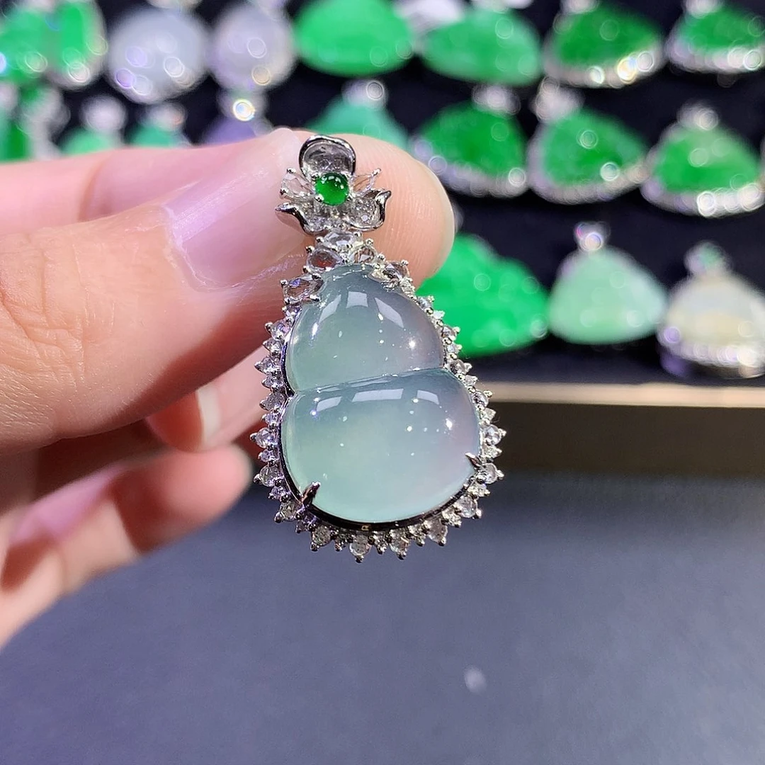 翡翠18K金镶嵌吊坠(赠链)