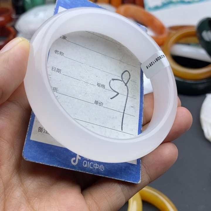 石英质玉未镶嵌手镯