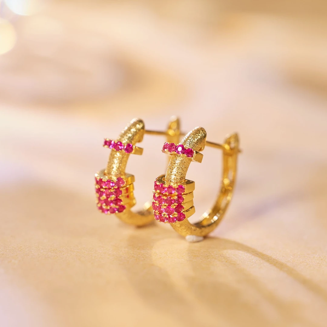 【歪歪力推】*红宝石耳扣*18K金镶嵌U9167