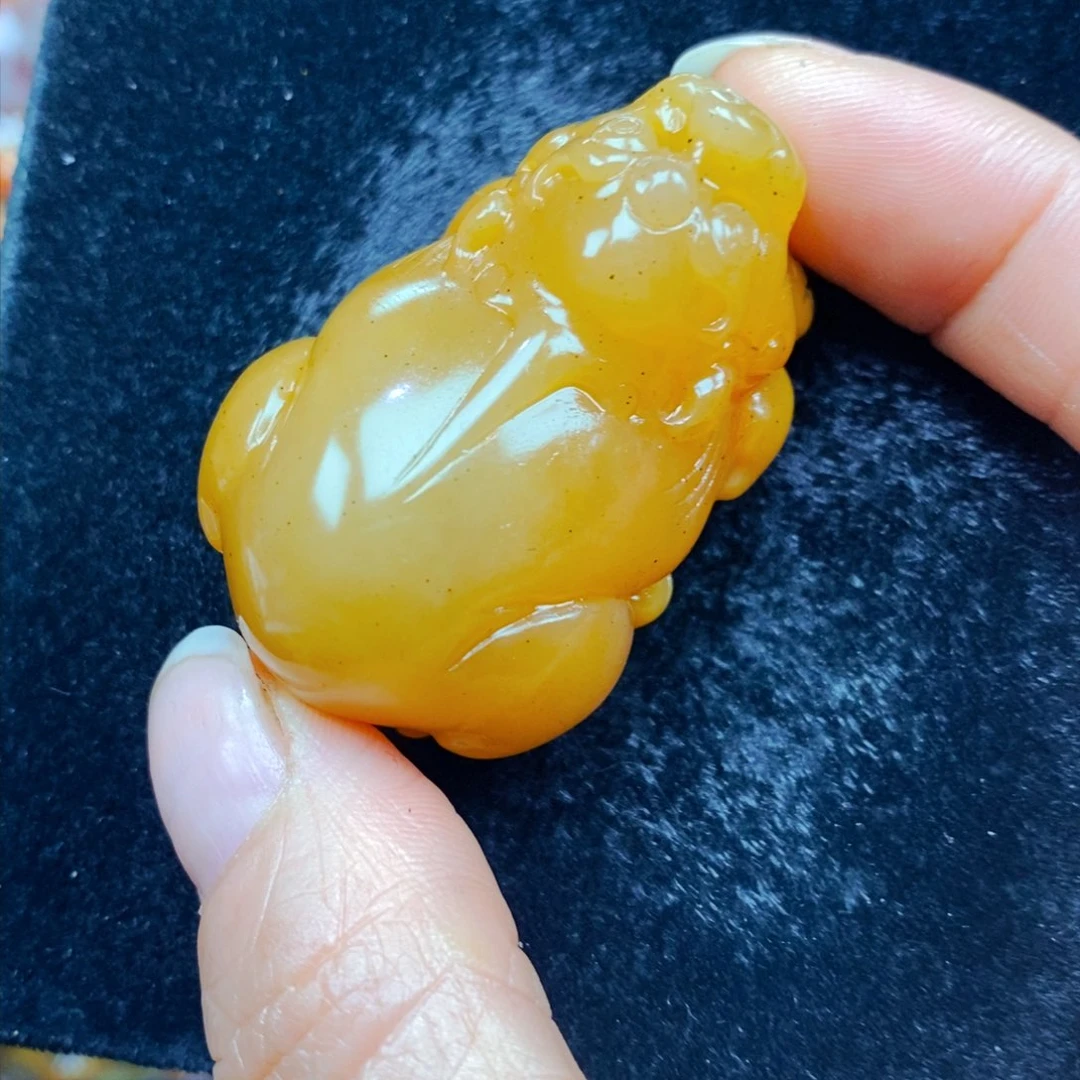 未镶嵌石英质玉（黄龙玉）颈饰
