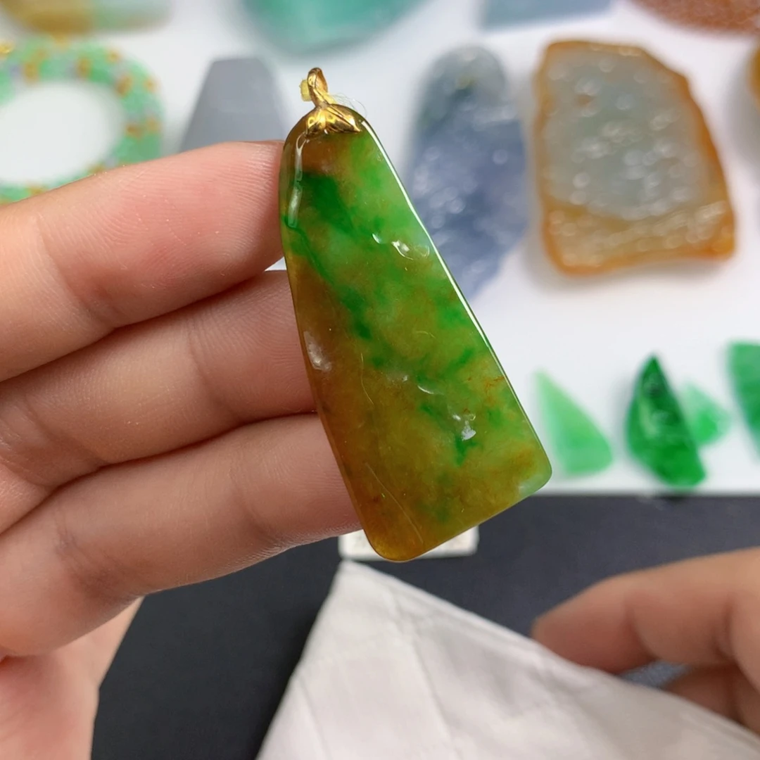 【闪购商品】颈饰18K金镶嵌翡翠南**梦