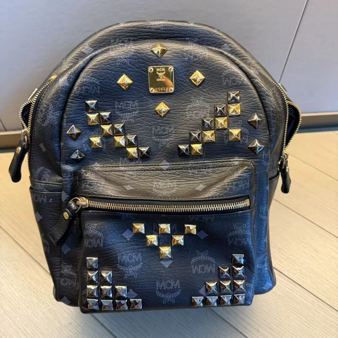 95新 MCM 黑色双肩包 1377 7204