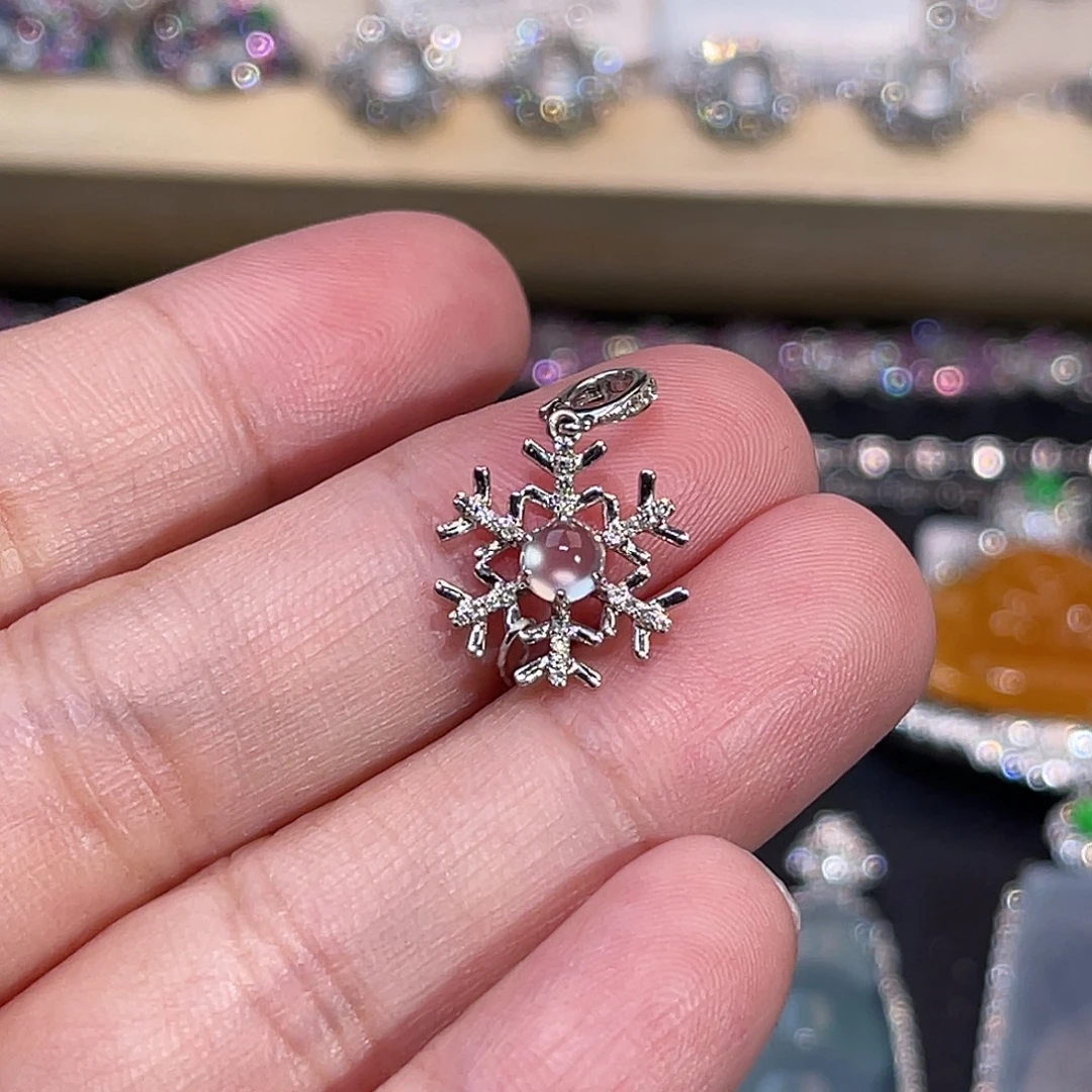 颈饰18K金镶嵌翡翠雪花