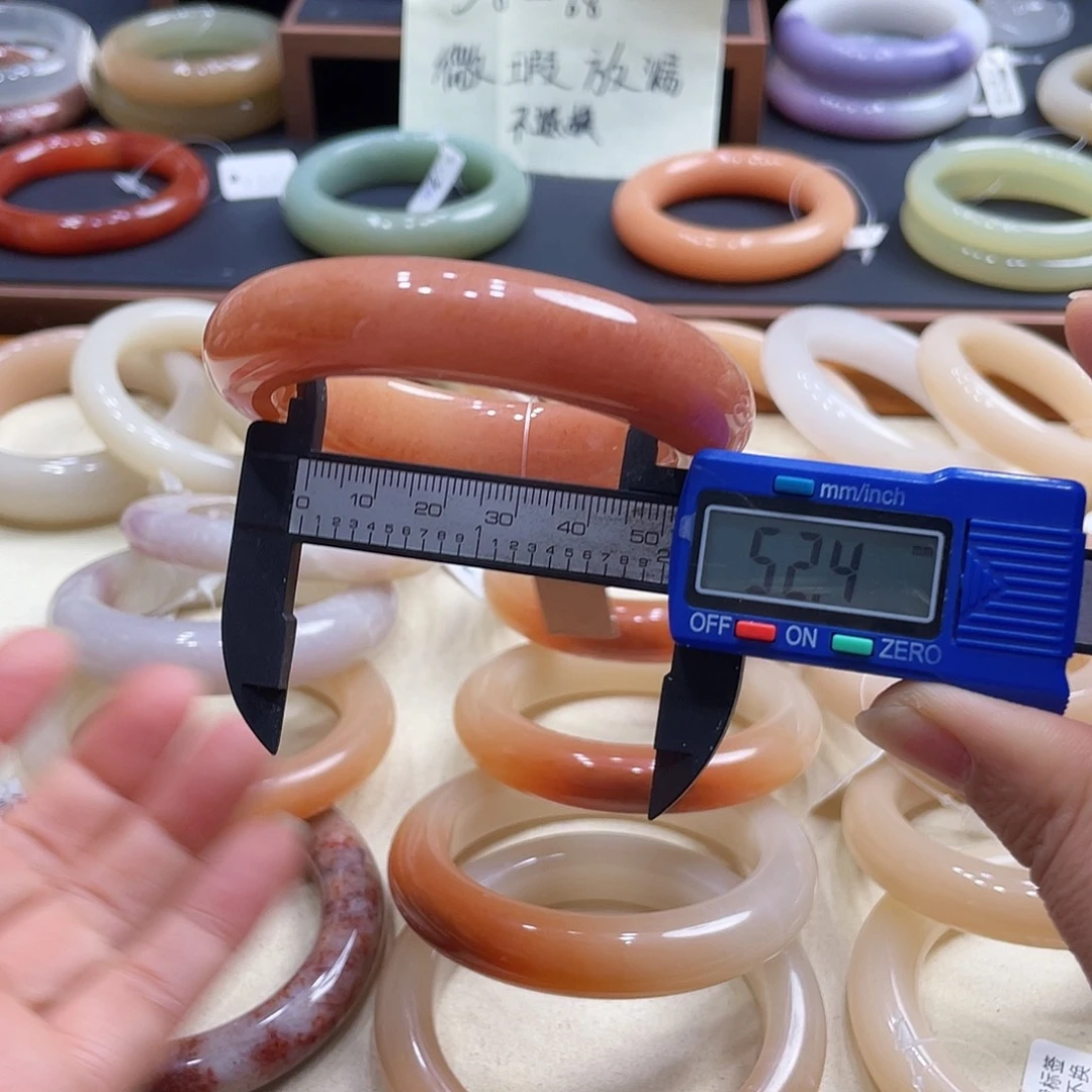 未镶嵌手镯石英岩玉