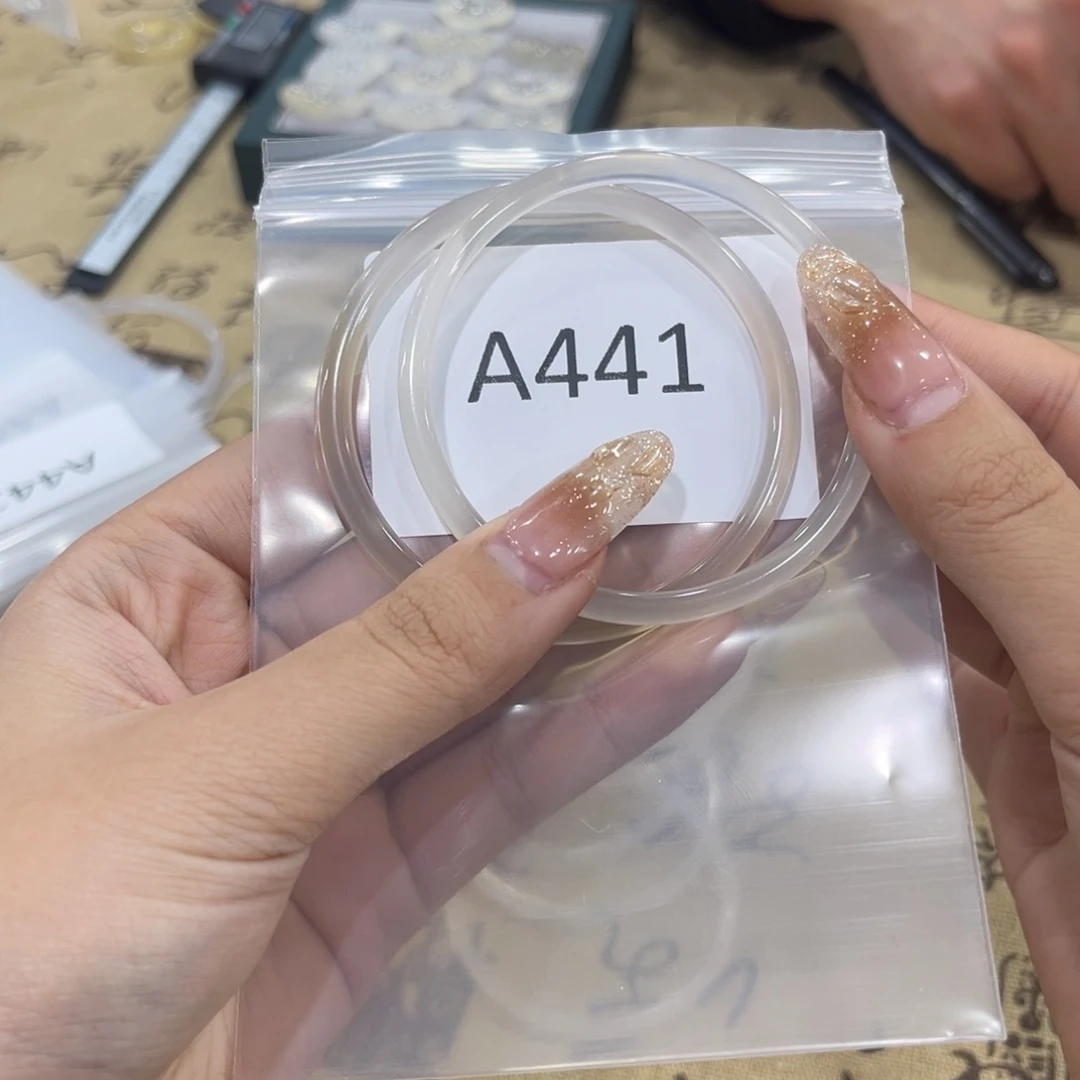 玛瑙/玉髓手镯未镶嵌时****?