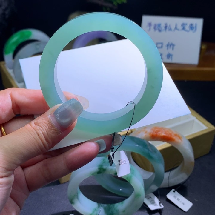 定制翡翠未镶嵌翡翠手镯
