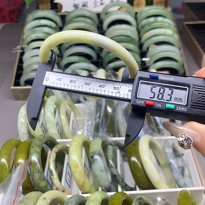 未镶嵌蛇纹石玉手镯32
