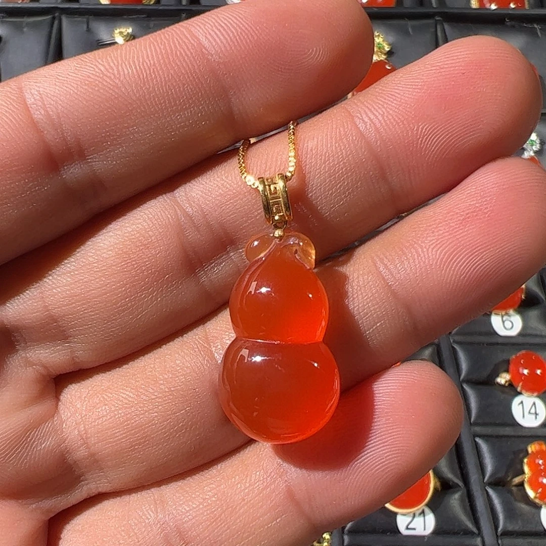 南红玛瑙18K金镶嵌颈饰