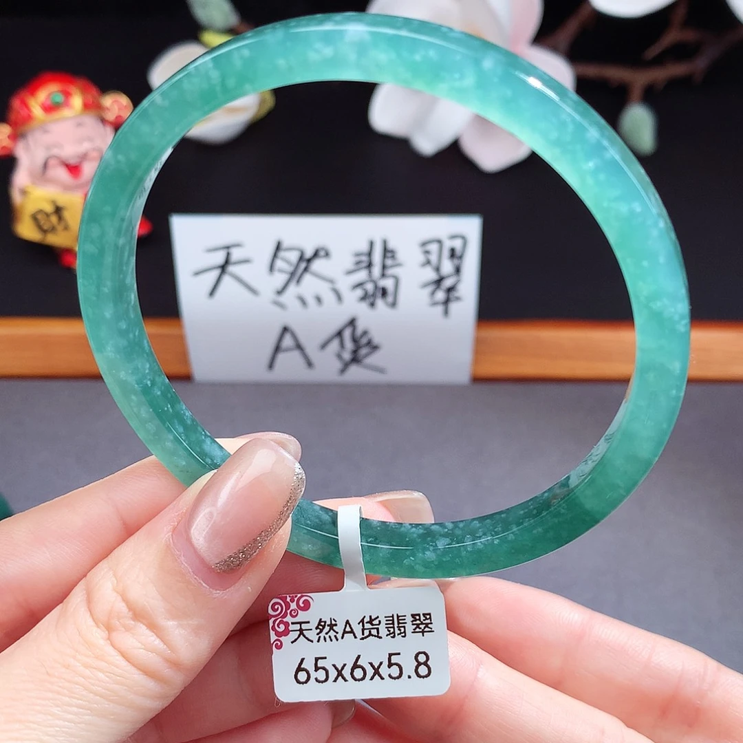 翡翠手镯（圆镯）未镶嵌
