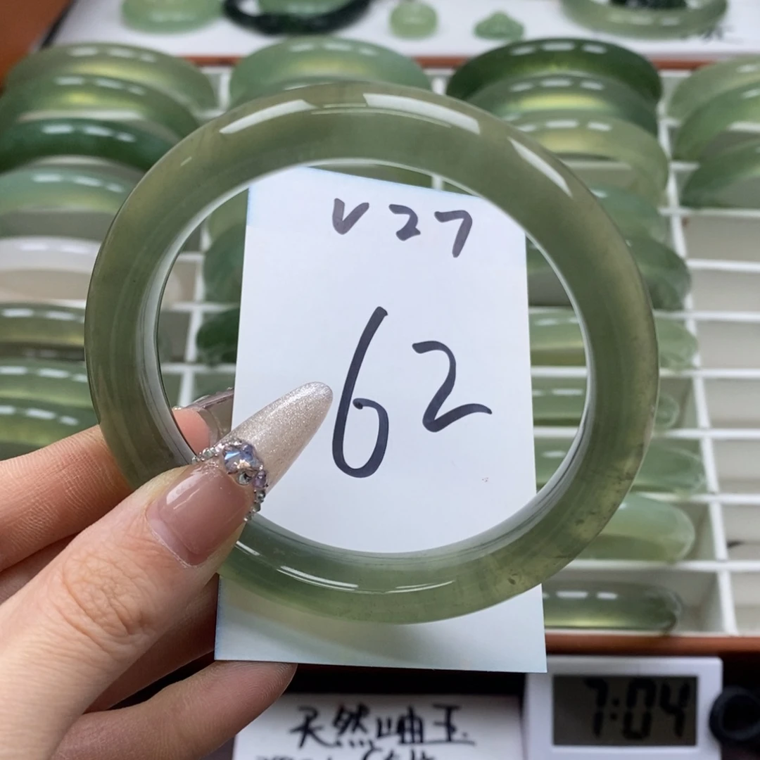 蛇纹石玉手镯未镶嵌