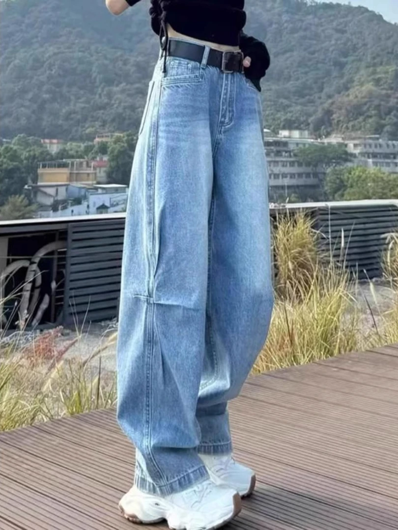 浅蓝色镰刀设计牛仔裤女2025春季新款宽松显瘦弯刀褶皱阔腿长裤子