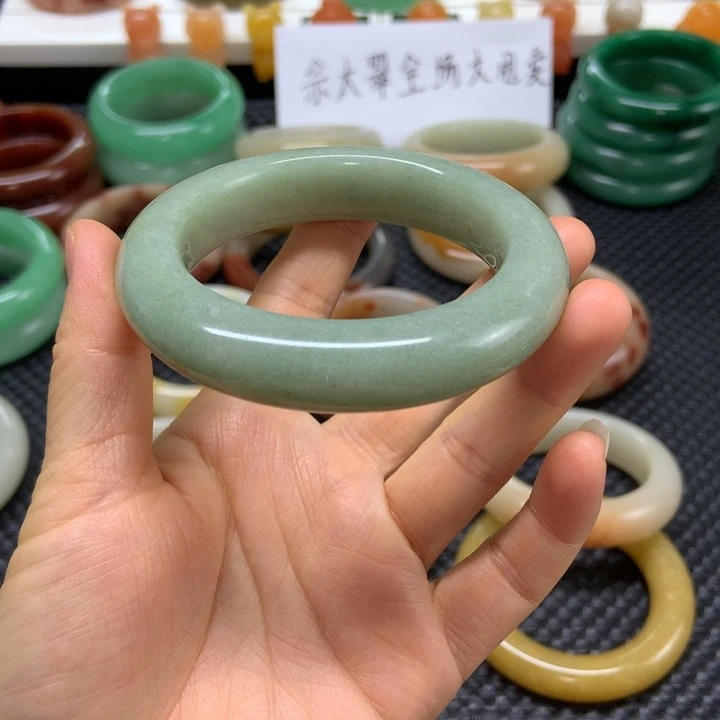 石英质玉未镶嵌手镯