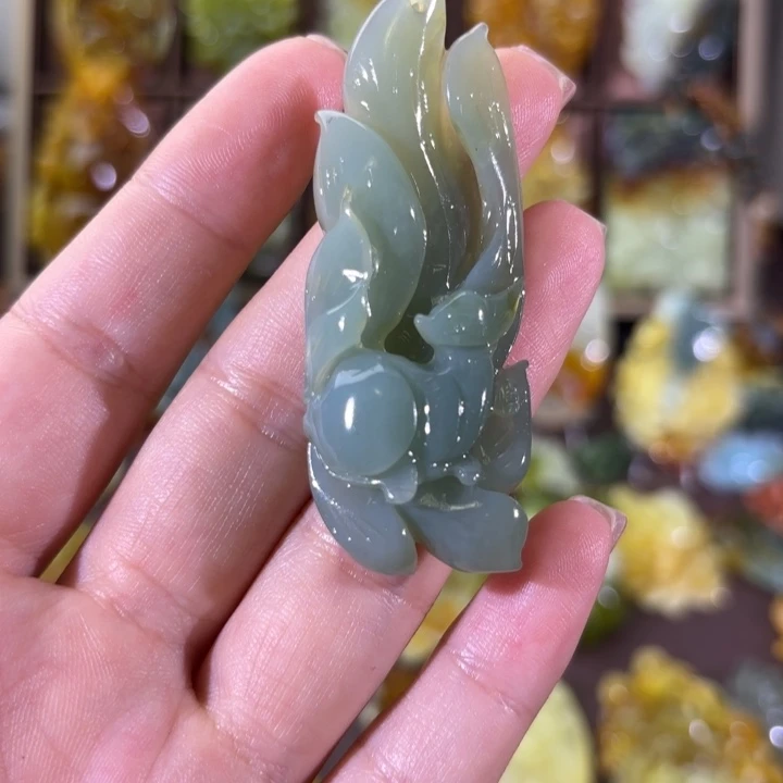 未镶嵌蛇纹石玉颈饰