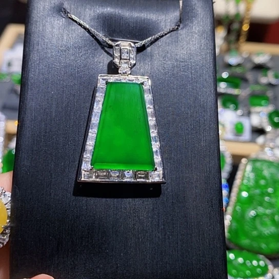 翡翠未镶嵌颈饰吊坠