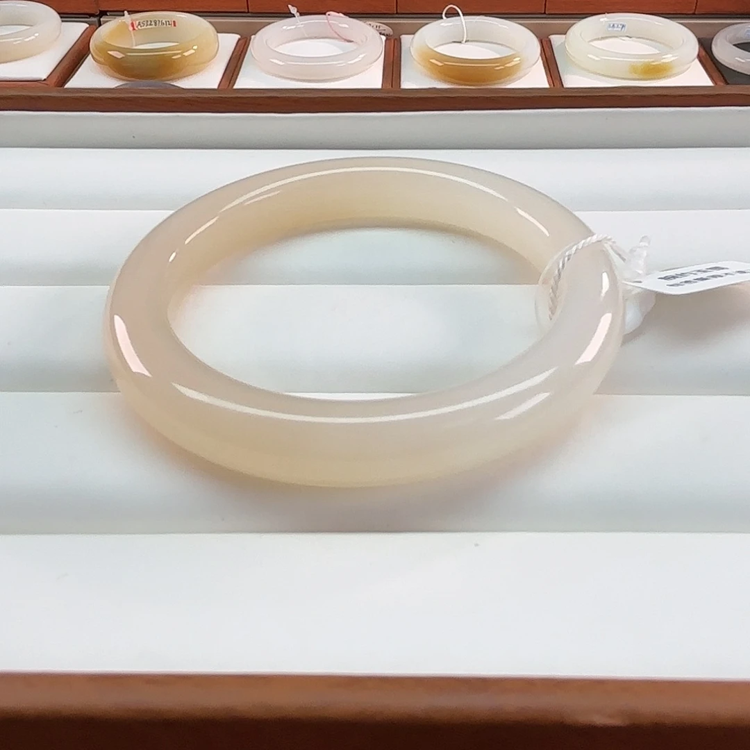 和田玉未镶嵌手镯粉白半山水