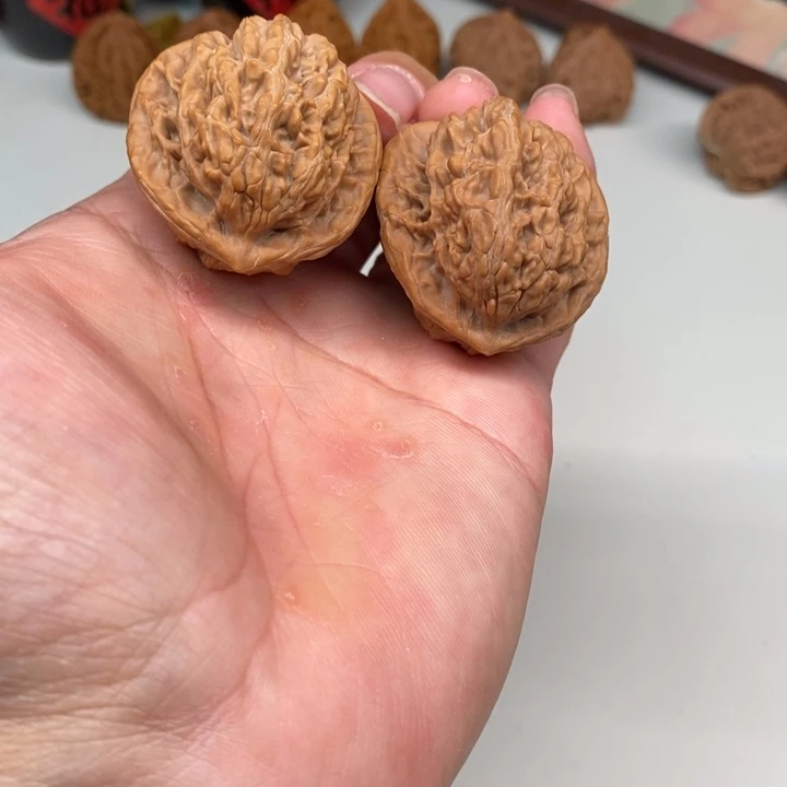 文玩核桃把件盘龙虎头