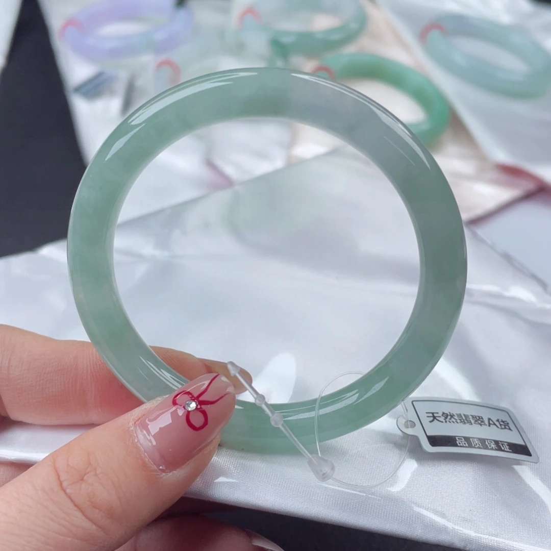 翡翠手镯未镶嵌54圈口