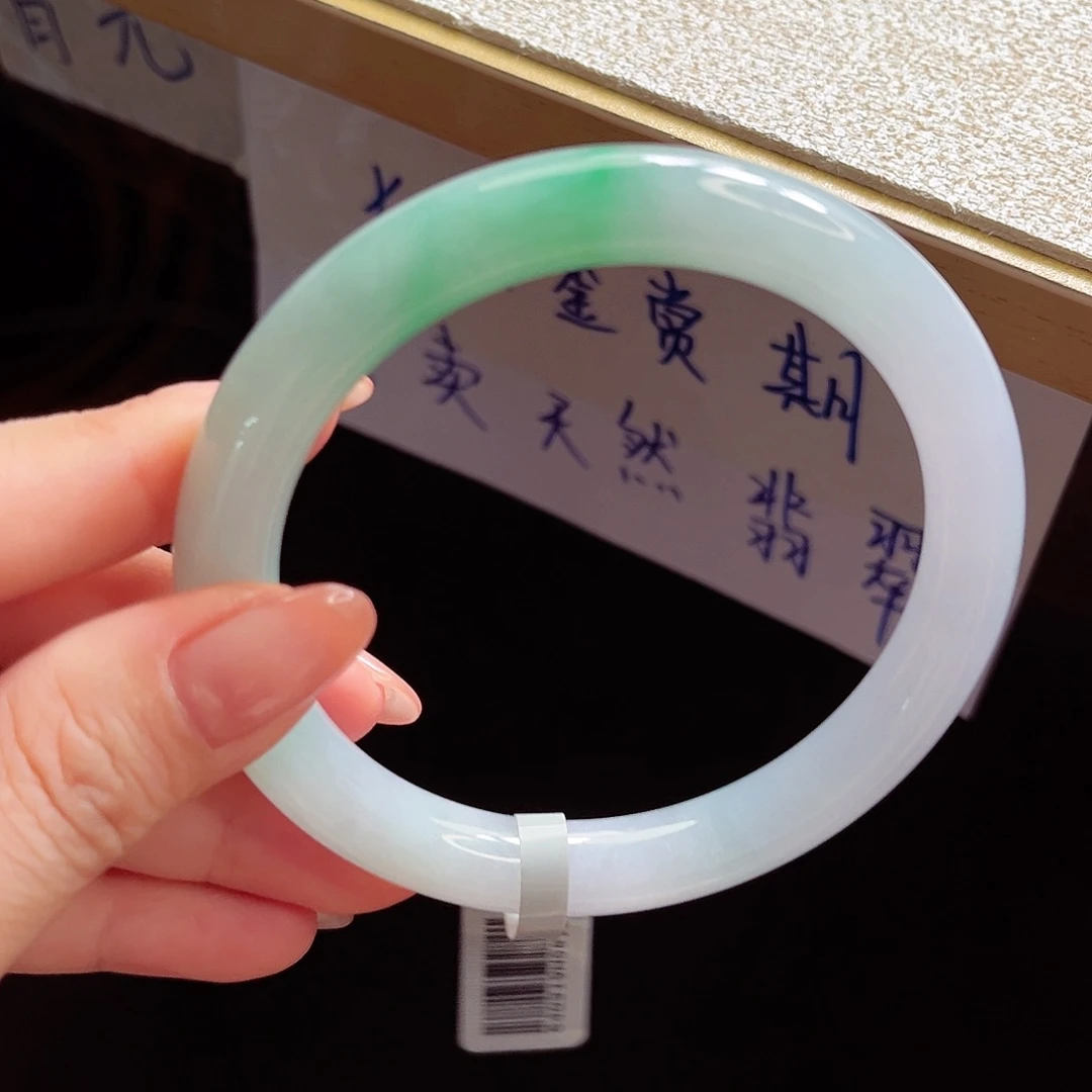 翡翠手镯未镶嵌手镯